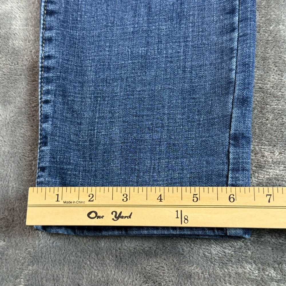 Levi's Women's‎ Jeans Classic Straight Size 28 28X30 Medium Wash Mid Rise - Picture 9 of 10
